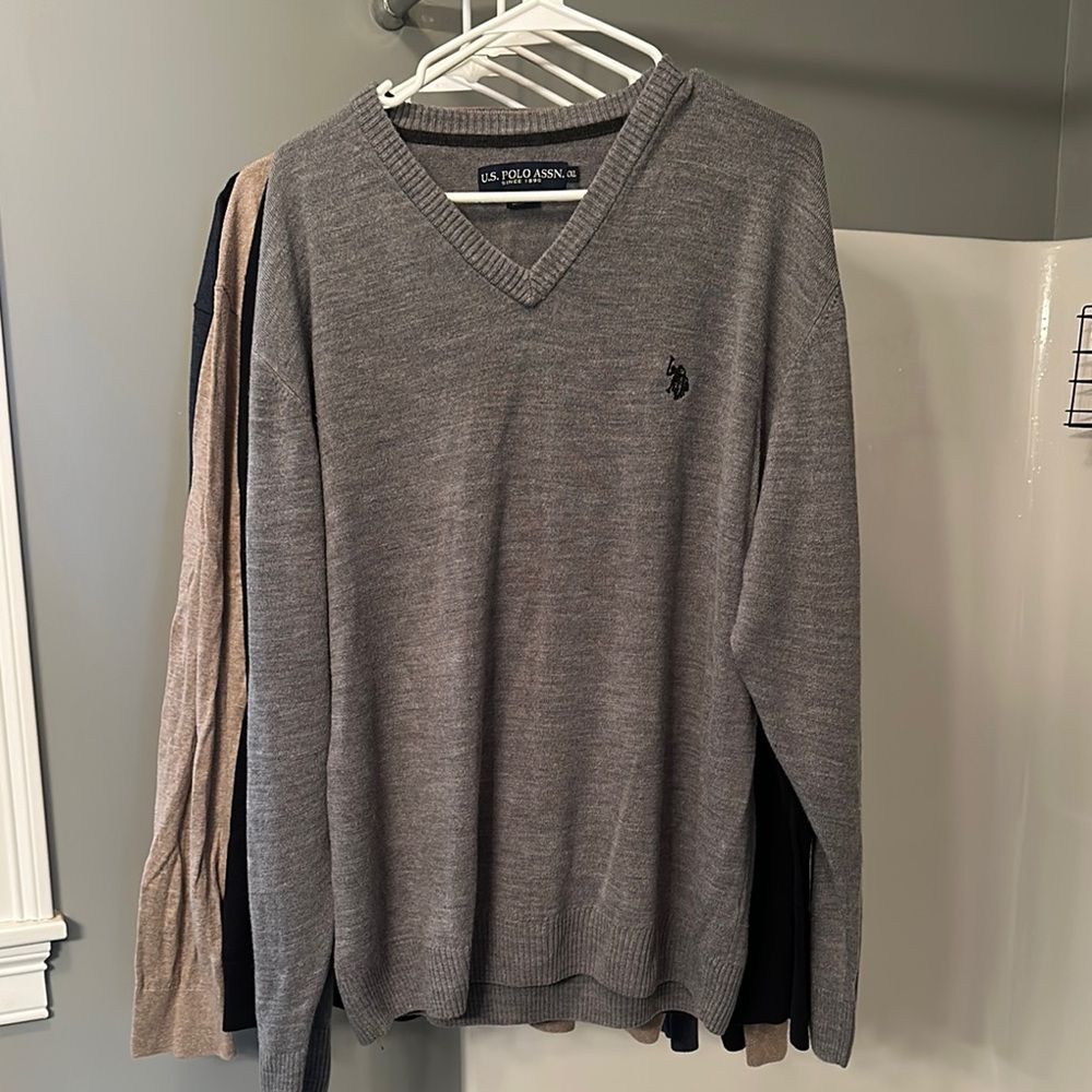 5 awesome V-Neck Men's Sweaters